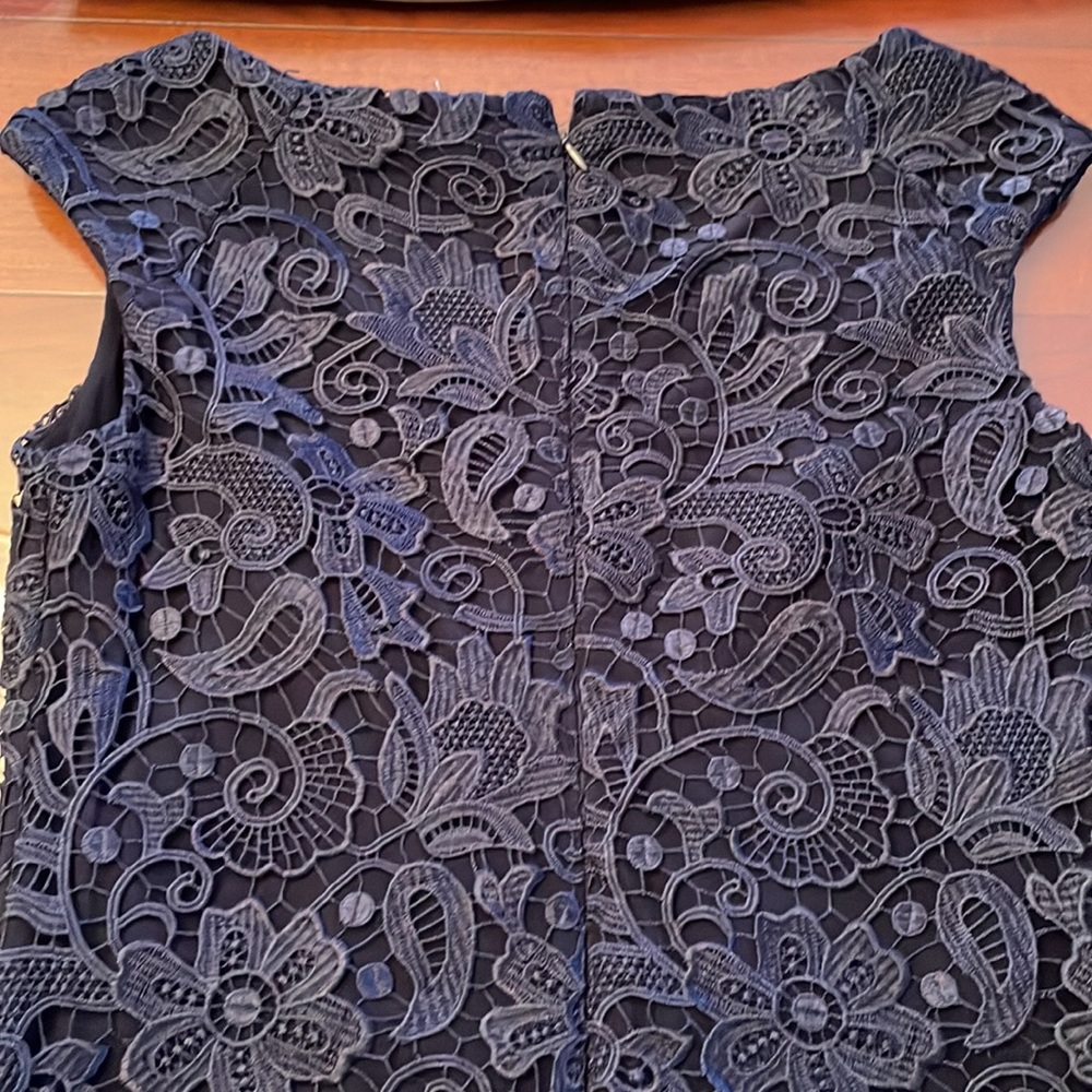 Lace dress - Picture 4 of 6